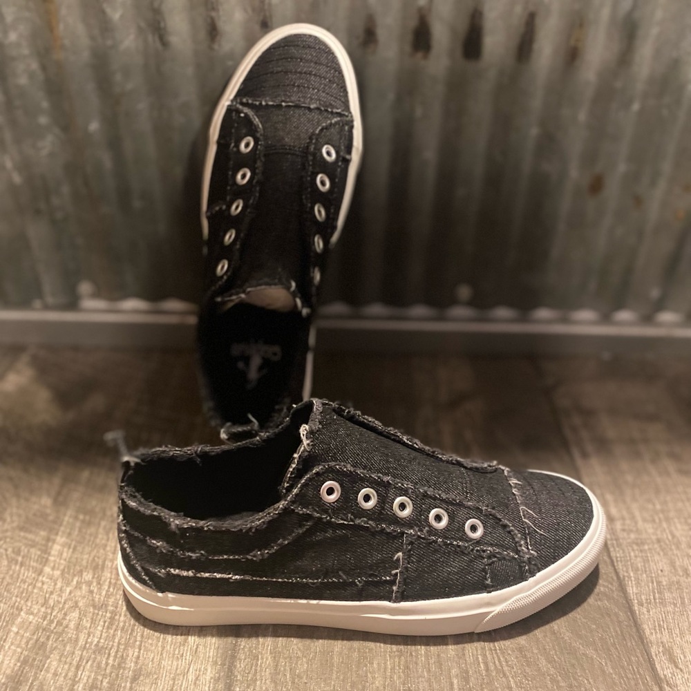 NWTs. Corky Black Babalu sneakers
